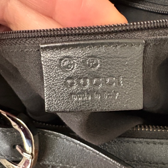 Gucci Black Embossed Leather Shoulder Bag - Picture 5 of 10